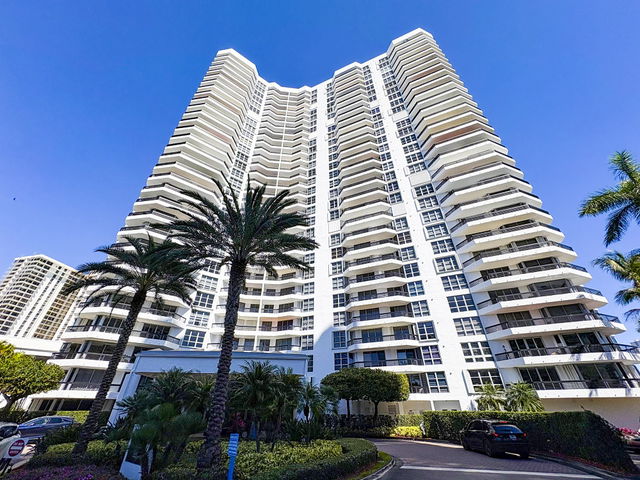 Mystic Pointe Tower 100  photo 2